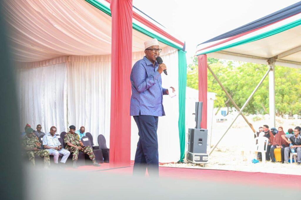 Health Cabinet Secretary Aden Duale addresses residents during the second phase of the Nyota Programme disbursement in Garissa Town, where he directed police to intensify operations against criminal gangs and arrest all suspects regardless of their status. Photo/Courtesy
