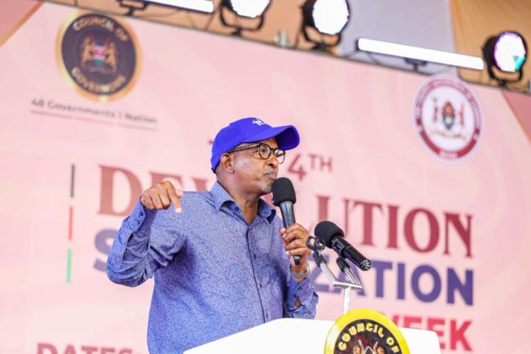 DUALE RENEWS PUSH FOR PARLIAMENTARY SYSTEM, SAYS IT WILL END ‘TYRANNY OF NUMBERS’ IN KENYA. Health Cabinet Secretary Aden Duale addresses delegates during the Devolution Sensitization Week in Garissa, where he renewed his call for Kenya to adopt a parliamentary system of government. Asal Post